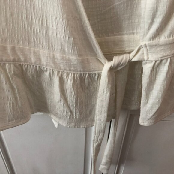 Front-tie summer top - Picture 3 of 3